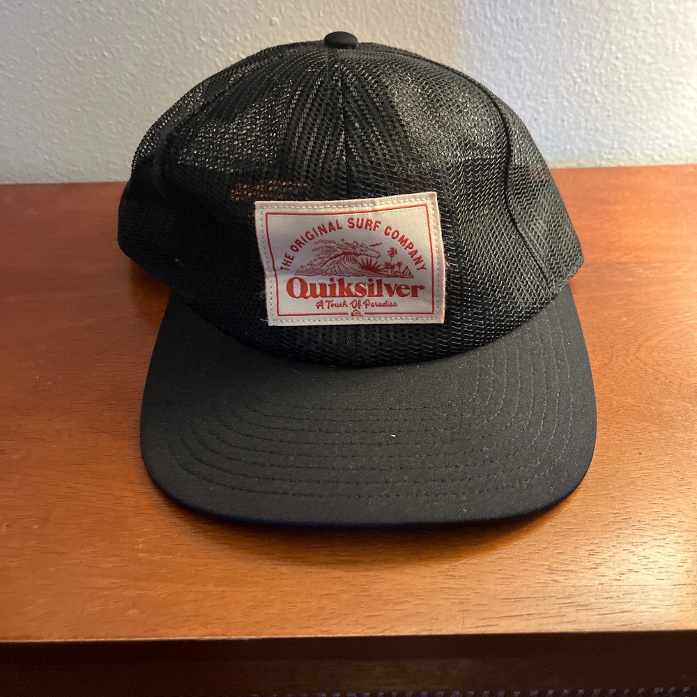 Quiksilver men’s trucker hat